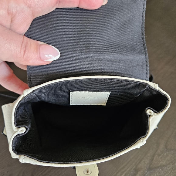 LOUIS VUITTON Taurillon Christopher Sling White - Picture 8 of 10